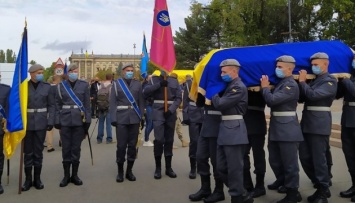 В Николаеве попрощались с двумя погибшими в катастрофе Ан-26 курсантами