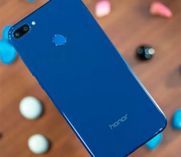 Huawei может продать бренд Honor для обхода санкций США