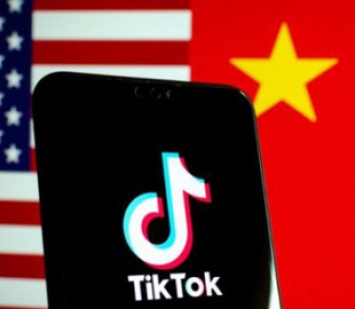 Советник Трампа назвал TikTok инструментом для создания досье на американцев