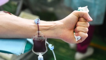 Украина планирует использовать плазму крови с антителами для лечения COVID-19