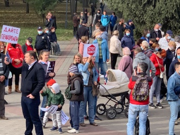 Мэр "оранжевой" Полтавы провел митинг против ужесточения карантина. Фото