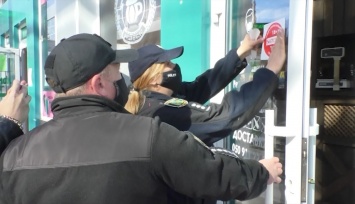 В Харькове провели рейд по пресечению продажи алкоголя несовершеннолетним (видео)