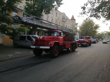 В центре Одессы спасли хозяина горевшей квартиры