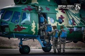 Морские пехотинцы покорили небо Донбасса - яркие фото учений