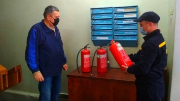 Пожарные Никополя проверили 85 объектов, где разместят избирательные участки