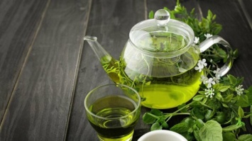 Врачи рассказали, какие нарушения в работе организма может вызвать зеленый чай