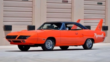 Редчайший Plymouth Superbird полностью отреставрировали