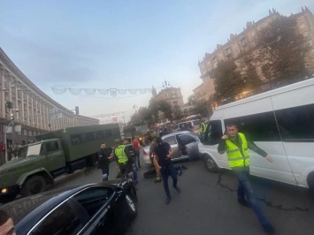 В центре Киева задержали двух мужчин, которые с гранатой напали на предпринимателя - Офис генпрокурора