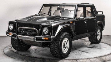 Культовый внедорожник Lamborghini LM002 с пробегом 4000 км выставили на продажу