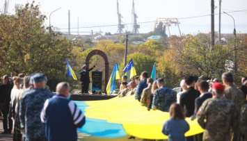 В Бердянске открыли памятный знак воинам, погибшим за целостность Украины
