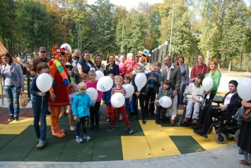 Активисты партии Блока Кернеса провели благотворительную акцию для особенных детей Московского района