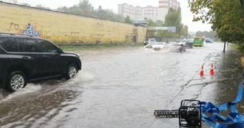Киев снова затопило после обильного дождя (ФОТО, ВИДЕО)