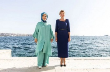 Встреча в Стамбуле: Елена Зеленская и жена Эрдогана запустили украиноязычный аудиогид в Долмабахче. ФОТО