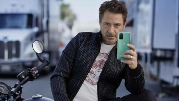 Роберт Дауни-младший снялся в рекламе нового смартфона OnePlus 8T