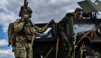 На границе с Крымом украинские военные отрабатывают уничтожение вражеских дронов