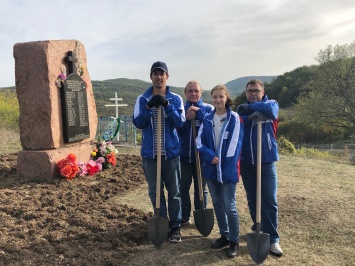 В Бахчисарайском районе студотрядовцы привели в порядок памятники Великой Отечественной войны