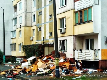 Взрыв на Позняках: жителям дома не вернули мебель и технику, выбросив все из окон