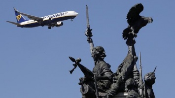 Крупнейший лоукостер Европы сокращает рейсы по всему миру