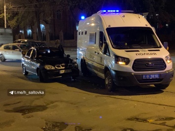 В Харькове попал в аварию микроавтобус, который конвоировал арестованных в СИЗО (фото)