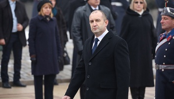 Президент Болгарии самоизолировался из-за контакта с больным COVID-19
