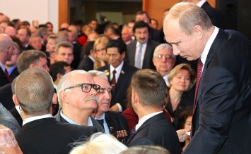 Путин присвоил Никите Михалкову звание Героя труда