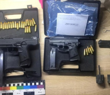 Пара из Днепропетровской области торговала оружием, пересылая его по «Новой почте»