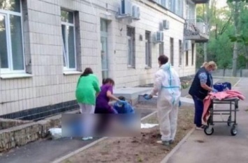 В Киеве - волна самоубийств в COVID-больницах: люди сводят счеты с жизнью