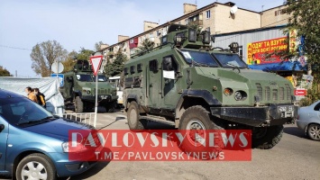 Погрузили как военных и увезли на передовую: видео с депутатами на Донбассе