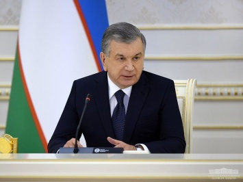 Президент Узбекистана поручил правительству разработать дорожную карту для перехода на латиницу