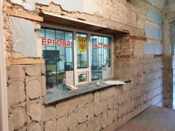 Уютный холл и бронированное стекло - в Мелитополе ремонтируют отдел полиции