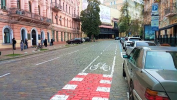 В центре Киева обустроили новые велодорожки: где и как выглядят