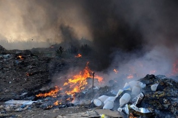 Полтавские спасатели почти 5 часов ликвидировали пожар на свалке