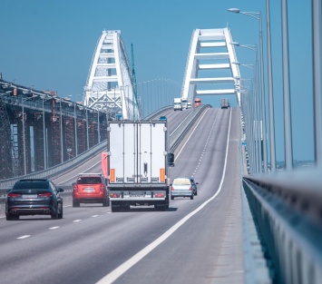 С начала года по Крымскому мосту проехало более 1,5 миллиона грузовиков