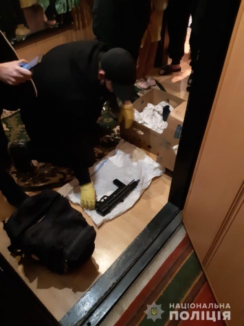 В Харькове задержали трех азербайджанцев за незаконное хранение оружия и килограмма марихуаны. Видео