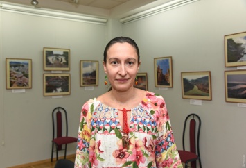 Цветущая сакура и одесские лестницы - гастроэнтеролог устроила фотовыставку в «Доме с ангелом»