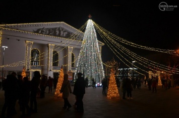 Новый год-2021. В Мариуполе на главную елку города и декор потратят 3,5 миллиона гривен
