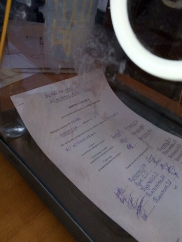 В Луганской области на избирательном участке обнаружили контрольные листы в ящиках для голосования без печатей, - ФОТО