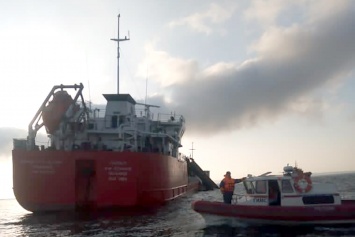 В Азовском море продолжается поиск моряков с танкера "Генерал Ази Асланов"