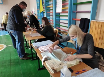 К 12.00 появляются первые данные о количестве проголосовавших в Николаеве (фото)