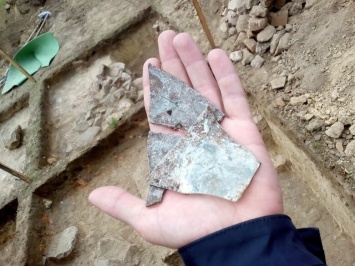 В Запорожье во время исследования Александровской крепости нашли фрагменты стекла, датированные XVIII веком