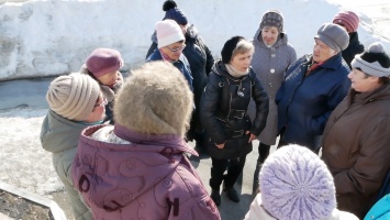 В Петербурге при росте заболеваемости сотни пенсионеров собрали на концерт