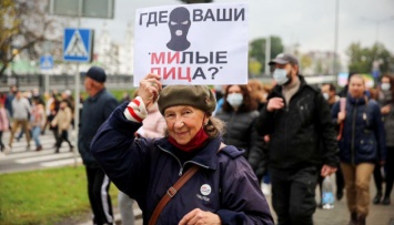 Протесты в Минске разгоняют светошумовыми гранатами и выстрелами в воздух