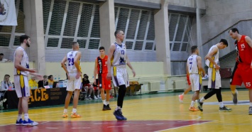 Крымские баскетболисты разгромили «Спарту», но уступили «Зениту»