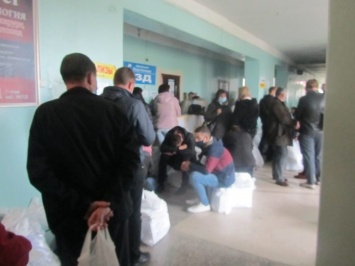 Члены комиссий спят на мешках, с избирательными бюллетенями, в поликлинике Павлограда