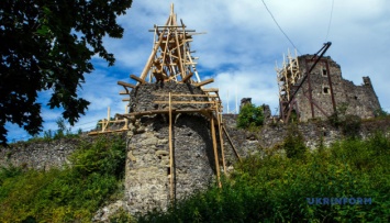 Археологи обнаружили до сих пор неизвестный подвал в Невицком замке