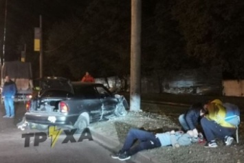 В Харькове произошло серьезное ДТП с пострадавшими: водителя достали из авто с переломанными ногами, фото