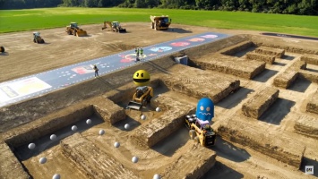 Строители сыграли в легендарную Pac-Man с помощью тракторов