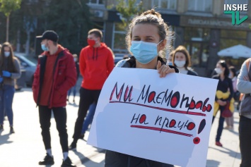 «Мы против двойных стандартов»: николаевцы из сферы культуры и предприниматели вышли протестовать против ограничений «красной» зоны (ФОТО, ВИДЕО)