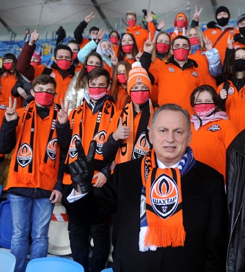 Благотворители организовали экскурсионную поездку юных хоккейных фанатов в столицу Украины