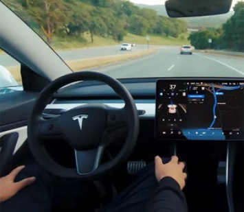Опубликовано видео с бета-версией полноценного автопилота Tesla
